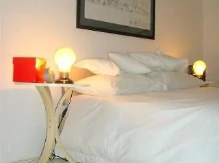 Six Hotell 2*