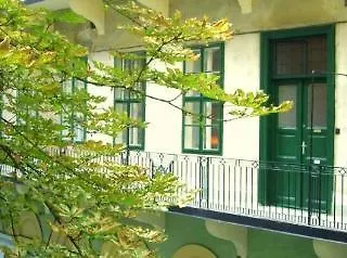 Six Hotell