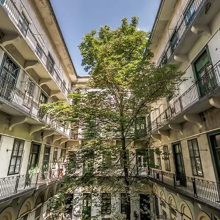 Six Hotell
