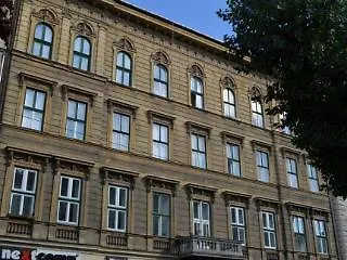 Six Szálloda 2*